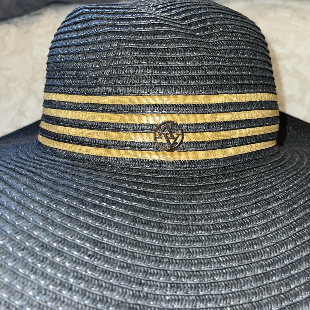 Adrienne Vittadini Sun hat
